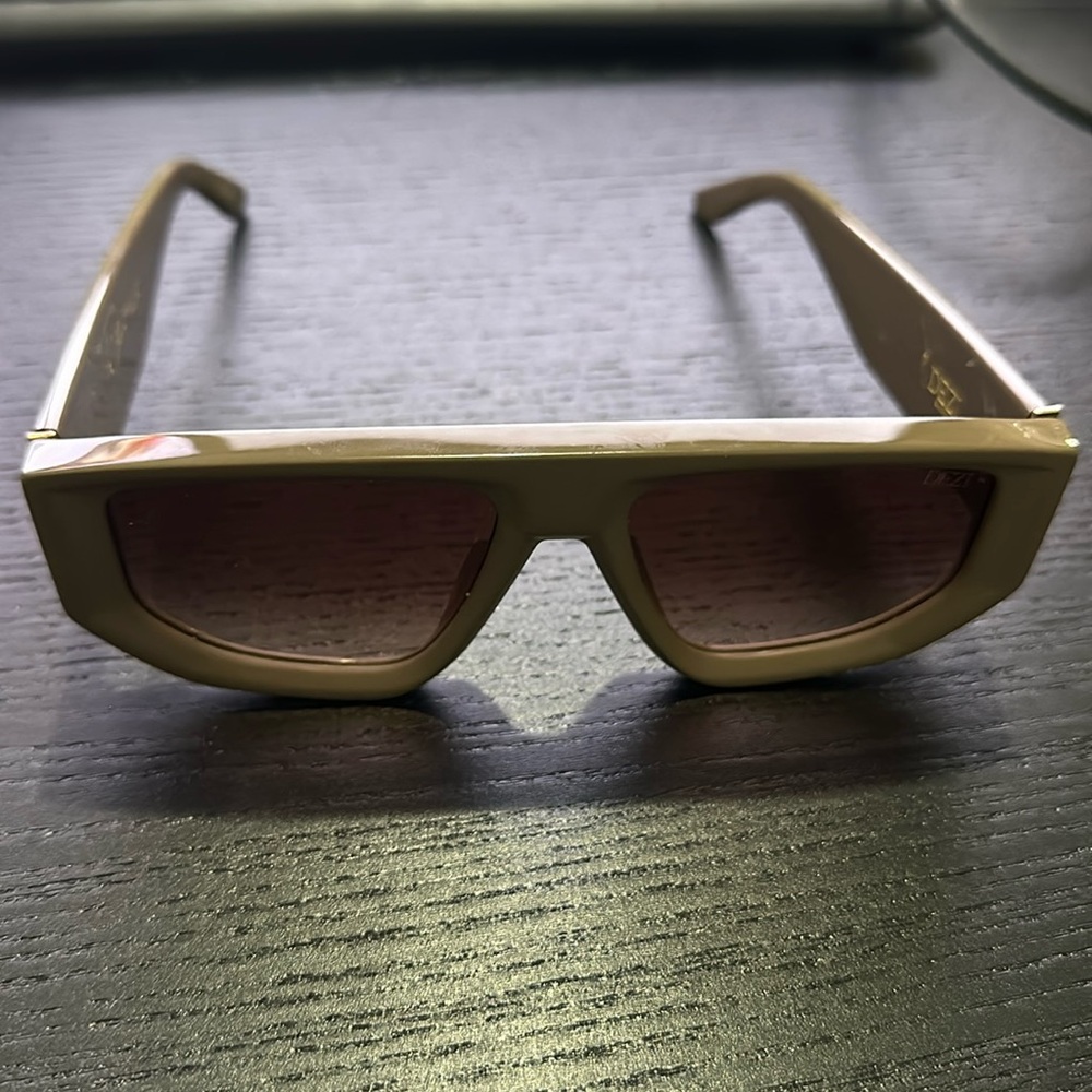 DEZI Back Track sunglasses